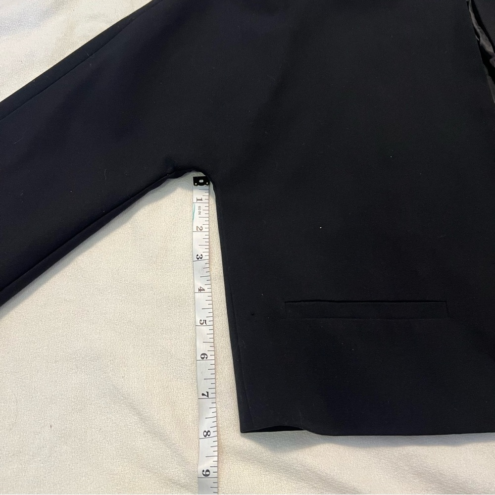 Elegant Black fully lined Women's cropped Jacket - Picture 13 of 14